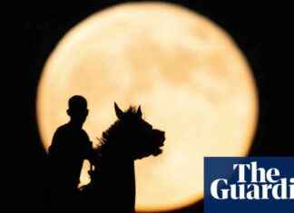 September Supermoon: Stunning Photos of the Glowing Night Sky news-01102024-080824