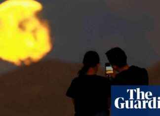 Supermoon and Partial Lunar Eclipse Delight Stargazers Worldwide news-01102024-080850