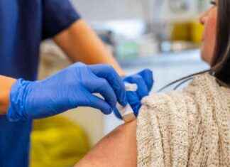 Flu Shot Reduces Hospitalization Risk by 35% in Vulnerable Groups news-05102024-035905