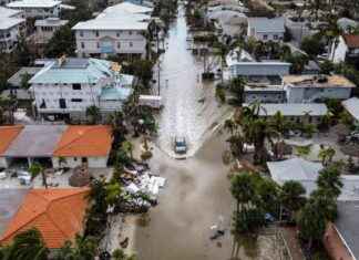 Record-breaking Hurricane Milton Causes Devastating Rain and Tornadoes in Florida news-11102024-234700