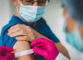 CDC Recommends 2 Doses of Updated COVID Shot for Older Adults news-26102024-002846