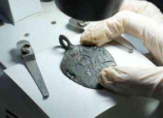 Ancient Amulet Unearthed in Turkey Depicting King Solomon Defeating Devil news-21112024-113714