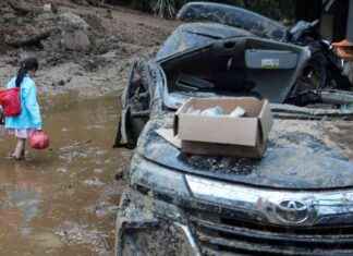 Deadly Indonesia Landslides and Flash Floods: 27 Killed, Vehicles Trapped news-28112024-232622