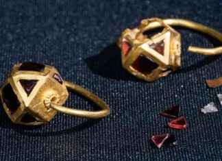 Ancient Crimean Burials Uncover Gold and Silver Jewelry of Wealthy Women ancient-crimean-burials-uncover-gold-and-silver-jewelry-of-wealthy-women