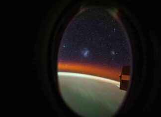 Astronaut Spots Two Nearby Galaxies from SpaceX Capsule: Space Photo of the Week astronaut-spots-two-nearby-galaxies-from-spacex-capsule-space-photo-of-the-week