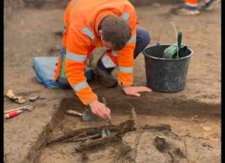 Ancient Riches and Weapons Uncovered beneath Iron Age Chieftain’s House news-02122024-154530
