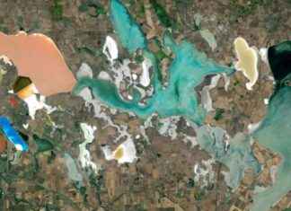 Crimea’s ‘Putrid Sea’ from Space: Beautiful Rainbow of Color with Rotten Egg Smell news-03122024-155901