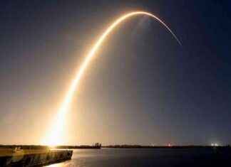 SpaceX Falcon 9 Rocket Launches Lunar Landers for Double Moonshot Mission spacex-falcon-9-rocket-launches-lunar-landers-for-double-moonshot-mission