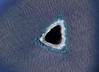 Mysterious ‘Black Hole’ in Pacific Ocean Seen from Space mysterious-black-hole-in-pacific-ocean-seen-from-space