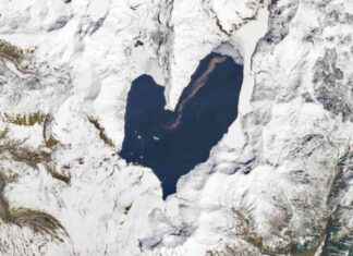 ‘Spirit Lake: Heart-Shaped Creation by Mount St. Helens Eruption’ spirit-lake-heart-shaped-creation-by-mount-st-helens-eruption