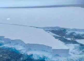 Discoveries Flying Over World’s Largest Iceberg A23a discoveries-flying-over-worlds-largest-ceberg-a23a