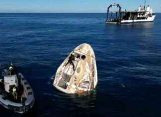 NASA Astronauts Return, Splash Down Off Florida Coast nasa-astronauts-return-splash-down-off-florida-coast