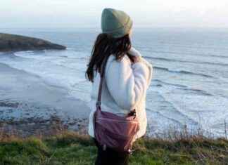 Best Outdoor Sling Bag for Adventures: Peak Design 7L Review best-outdoor-sling-bag-for-adventures-peak-design-7l-review